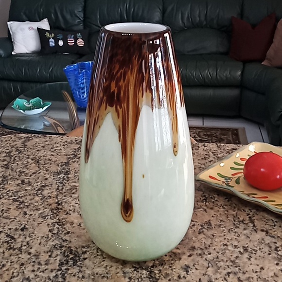 RARE FIND Murano Vase. Exquisite, One of a Kind. No Chips, Scratches or Cracks. - Picture 12 of 13